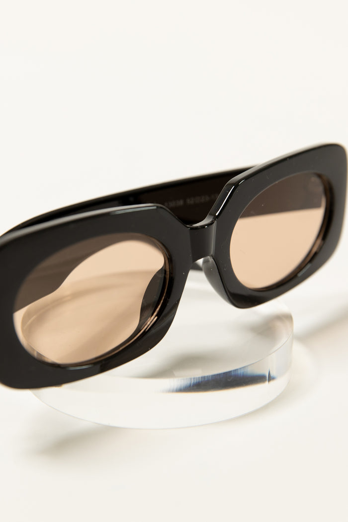 black square face sunglasses bold frame 2023 indy 